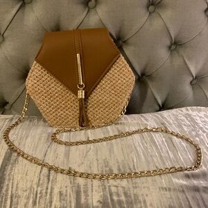 Hexagon straw crossbody bag with faux leather